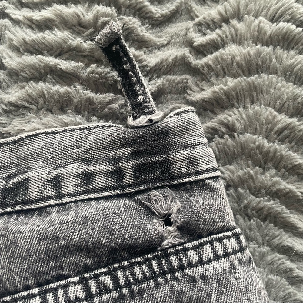 Distressed Jeans - Picture 4 of 5